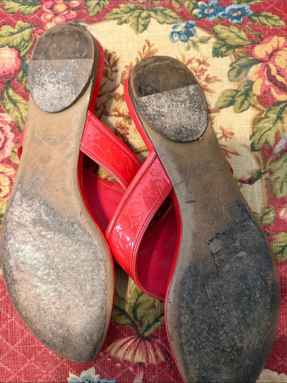 Louis Vuitton LV Red Coral Vernis Flat Thong Sandals w Gold Buckle. Authentic